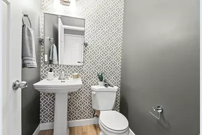 153 E Crescent Ln, Sandy, UT 84070 - Photo 12