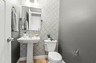 153 E Crescent Ln, Sandy, UT 84070 - Photo 12