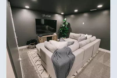 7565 N Hutch Ln E, Eagle Mountain, UT 84005 - Photo 18