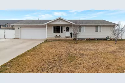 566 S Center St, Santaquin, UT 84655 - Photo 1