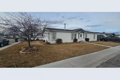 755 E Pine St S, Wellington, UT 84542 - Photo 2