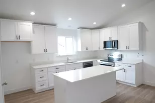 2268 E Sego Liliy Dr, Eagle Mountain, UT 84005 - Photo 4