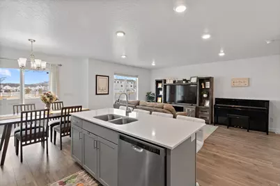 1064 E Pilot St, Saratoga Springs, UT 84045 - Photo 8