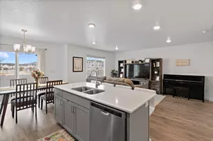 1064 E Pilot St, Saratoga Springs, UT 84045 - Photo 8