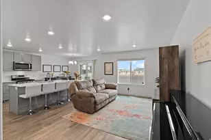 1064 E Pilot St, Saratoga Springs, UT 84045 - Photo 4