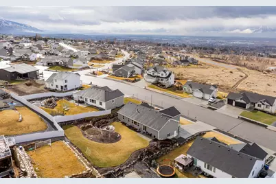 668 N 800 E, Hyde Park, UT 84318 - Photo 2