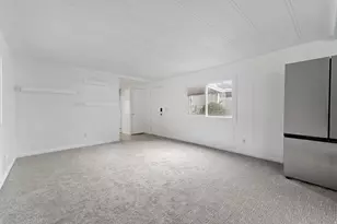 264 E Crescentwood Dr, Sandy, UT 84070 - Photo 2