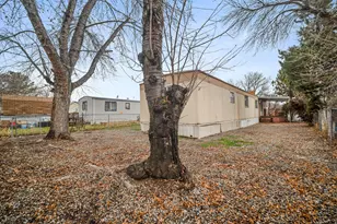 264 E Crescentwood Dr, Sandy, UT 84070 - Photo 10