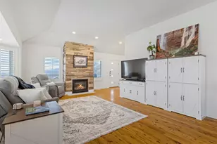 2522 S Scenic Dr E, Salt Lake City, UT 84109 - Photo 4