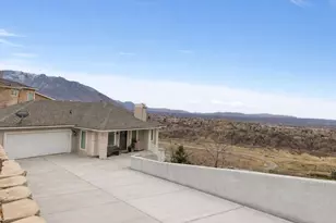 2522 S Scenic Dr E, Salt Lake City, UT 84109 - Photo 2