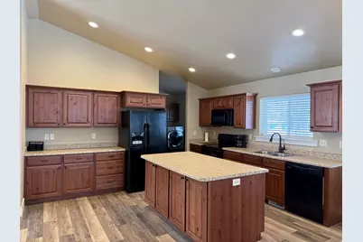 353 W Niblick Cir, Garden City, UT 84028 - Photo 6