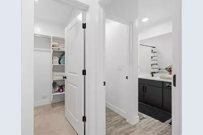 93 E Edgecrest Ln, North Salt Lake, UT 84054 - Photo 22