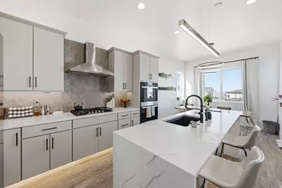 93 E Edgecrest Ln, North Salt Lake, UT 84054 - Photo 2