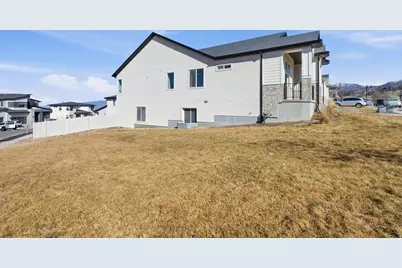 93 E Edgecrest Ln, North Salt Lake, UT 84054 - Photo 30
