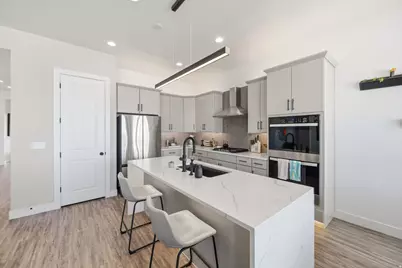 93 E Edgecrest Ln, North Salt Lake, UT 84054 - Photo 4