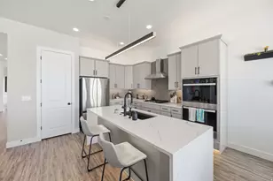 93 E Edgecrest Ln, North Salt Lake, UT 84054 - Photo 4