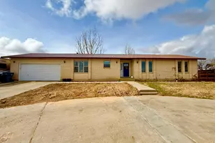 4462 S Vernal Ave, Vernal, UT 84078 - Photo 2