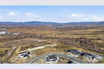 697 Cherry Pkwy #14, Richmond, UT 84333 - Photo 2