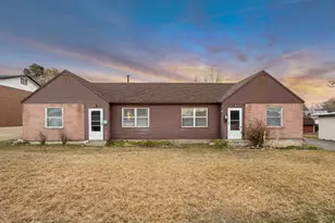 194 E 8530 S, Sandy, UT 84070 - Photo 2