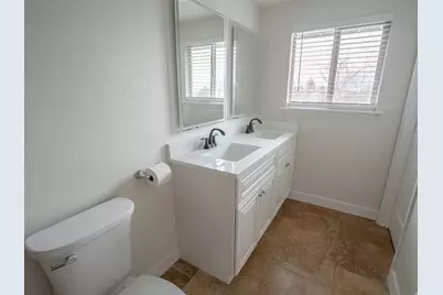 8492 S Mesa Dr E, Sandy, UT 84093 - Photo 10