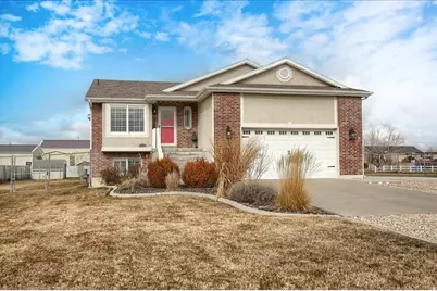 6242 W 5950 S, Hooper, UT 84315 - Photo 2