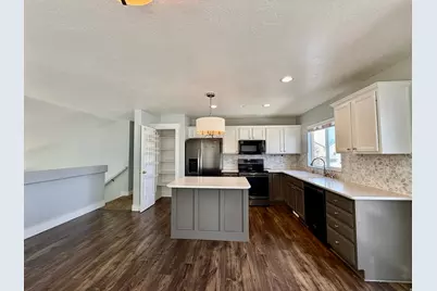 6724 W Hunter Wood Cir, West Valley, UT 84128 - Photo 8