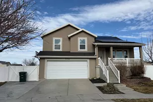 6724 W Hunter Wood Circle, West Valley, UT 84128 - Photo 2