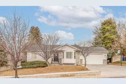 729 E Crestview Dr S, Tooele, UT 84074 - Photo 1