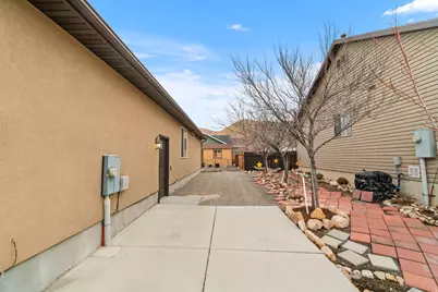1087 S 1010 W, Tooele, UT 84074 - Photo 14