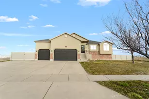 2423 S 3300 W, Syracuse, UT 84075 - Photo 2