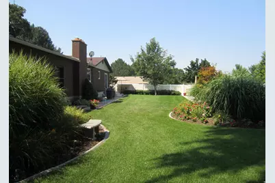 1033 E 825 N, Layton, UT 84040 - Photo 4