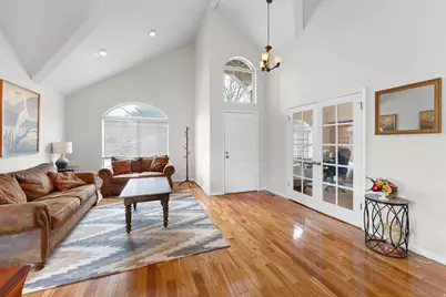 2232 E Lone Eagle Ln S, Sandy, UT 84092 - Photo 2