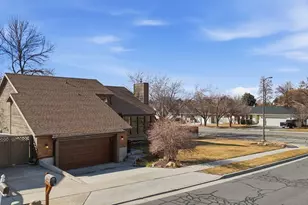 10286 S Edgecliff Dr, Sandy, UT 84092 - Photo 44