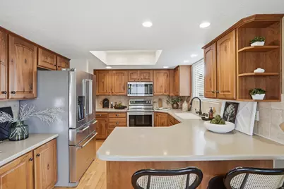 10286 S Edgecliff Dr, Sandy, UT 84092 - Photo 12