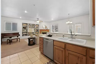 3979 W Scarsborough Ln, West Jordan, UT 84084 - Photo 16