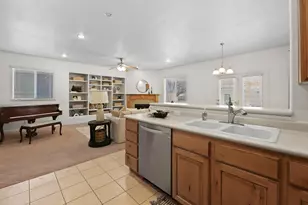 3979 W Scarsborough Ln, West Jordan, UT 84084 - Photo 16