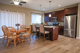 1225 E Wolf Hollow Ln, Holladay, UT 84117 - Photo 2