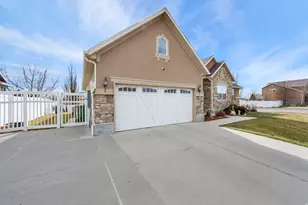 711 W 2010 S, Syracuse, UT 84075 - Photo 4