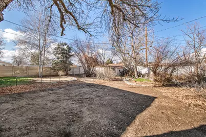 845 E Larkspur Dr, Sandy, UT 84094 - Photo 26