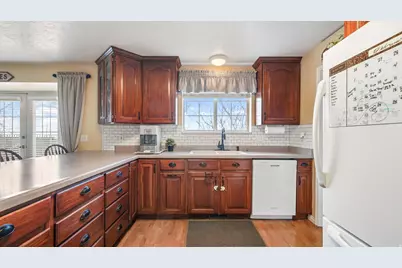 10303 N Cottonwood Dr, Cedar Hills, UT 84062 - Photo 6