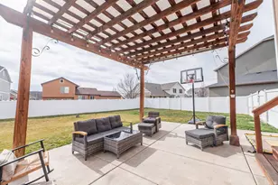 1449 Belmont Dr, Farmington, UT 84025 - Photo 18