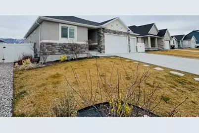 1118 N 300 W, Tooele, UT 84074 - Photo 2