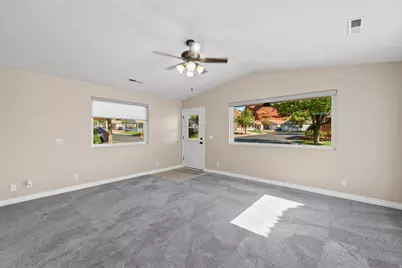 1050 W Red Hills Pkwy #8, Washington, UT 84780 - Photo 4