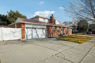 12161 S Spring Ridge Circle, Sandy, UT 84094 - Photo 2