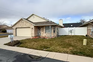 748 W 4075 S, Riverdale, UT 84405 - Photo 2