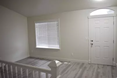 112 W Crystal Bay Dr, Stansbury Park, UT 84074 - Photo 2