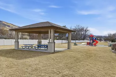 281 W 650 N #B, Centerville, UT 84014 - Photo 36