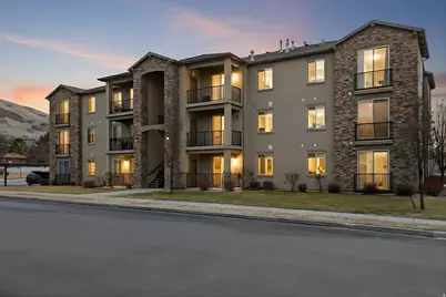 281 W 650 N #B, Centerville, UT 84014 - Photo 1