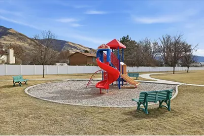 281 W 650 N #B, Centerville, UT 84014 - Photo 38