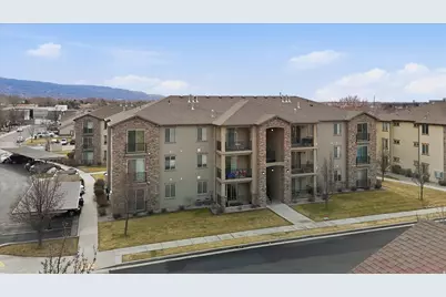 281 W 650 N #B, Centerville, UT 84014 - Photo 2